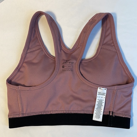 Nike racer back DRI-FIT sports bra in dusty rose. Removable pads. Size XS - Picture 4 of 7